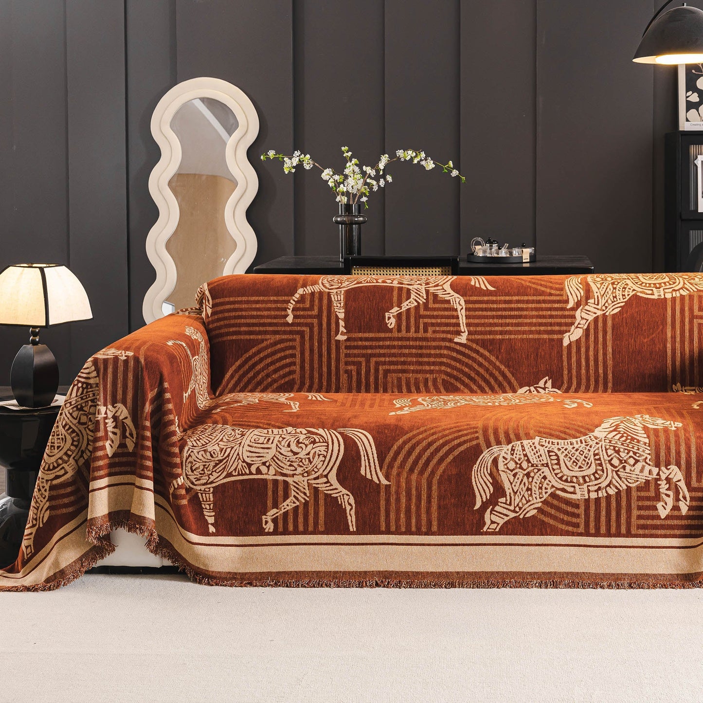 Copridivano in ciniglia traspirante con motivo a cavallo chic, protezione morbida ed elegante per un'accogliente casa moderna e senza problemi