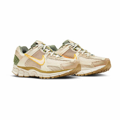 Sneakers Nike Air Zoom Vomero 5 Beige e Verde con Dettagli Arancioni - vista 2